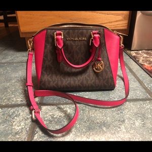 Gorgeous Michael Kors Handbag!